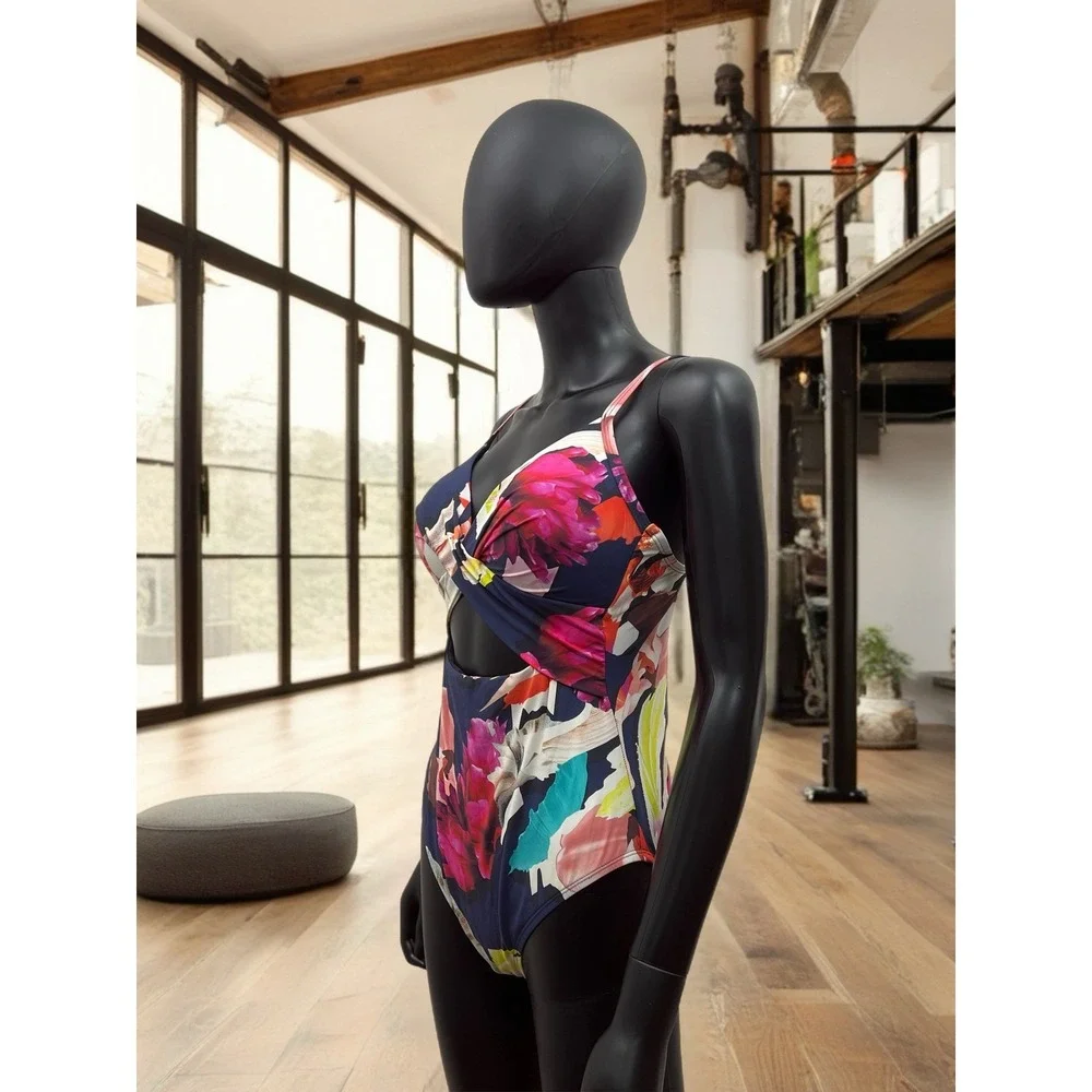 Kenneth Cole Floral Cut-Out One Piece Swimsuit L Twist Front‎ Tropical Print